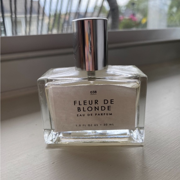 Fleur de blonde urban outfitters perfume - Picture 1 of 3